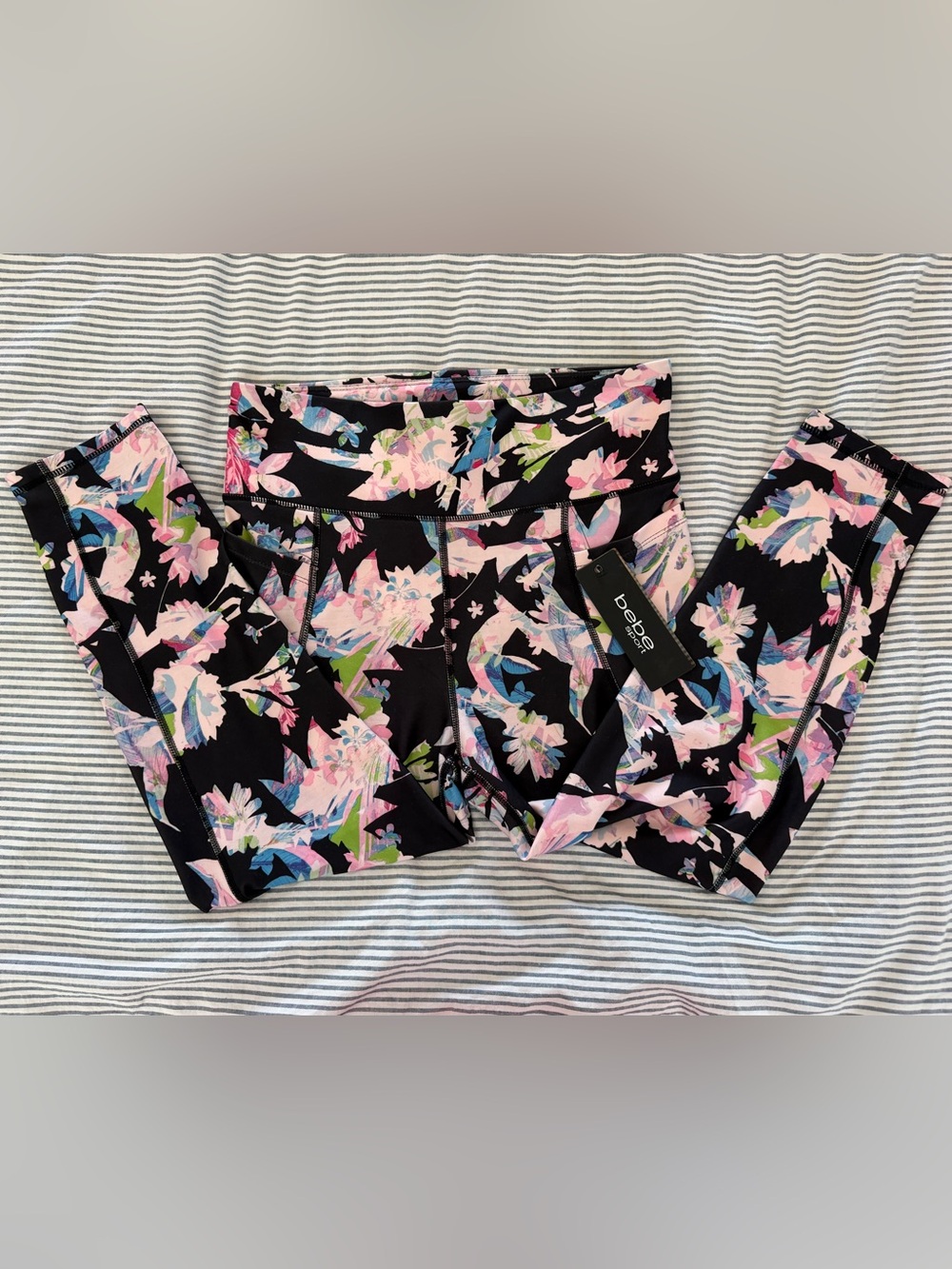 NWT bebe Floral Leggings, size large